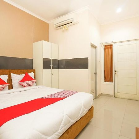 Oyo 450 Semampir Residence Surabaya Kültér fotó