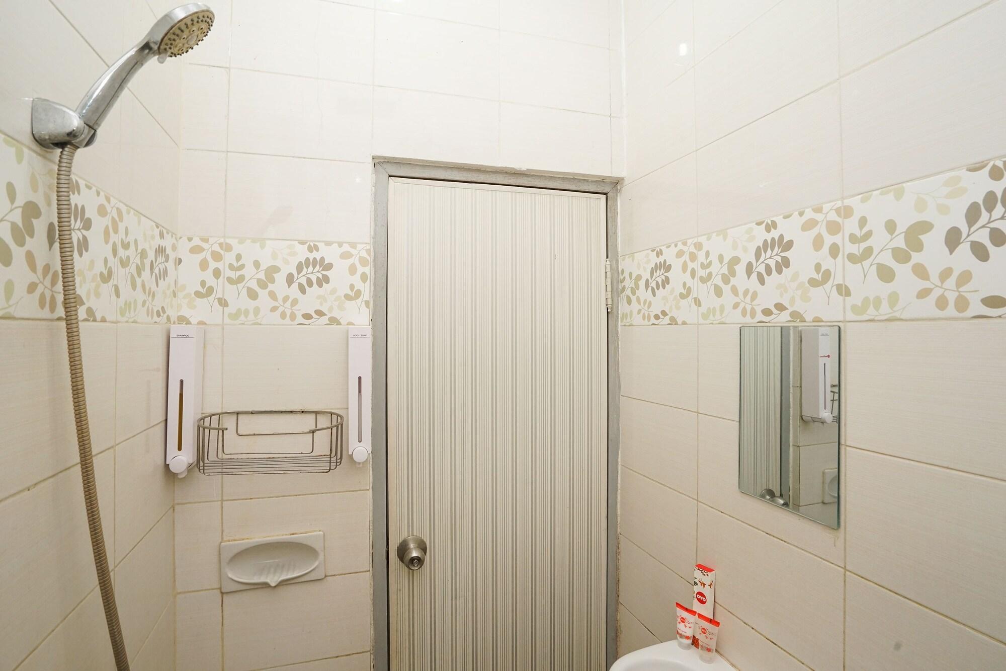 Oyo 450 Semampir Residence Surabaya Kültér fotó