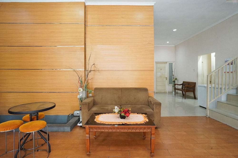 Oyo 450 Semampir Residence Surabaya Kültér fotó